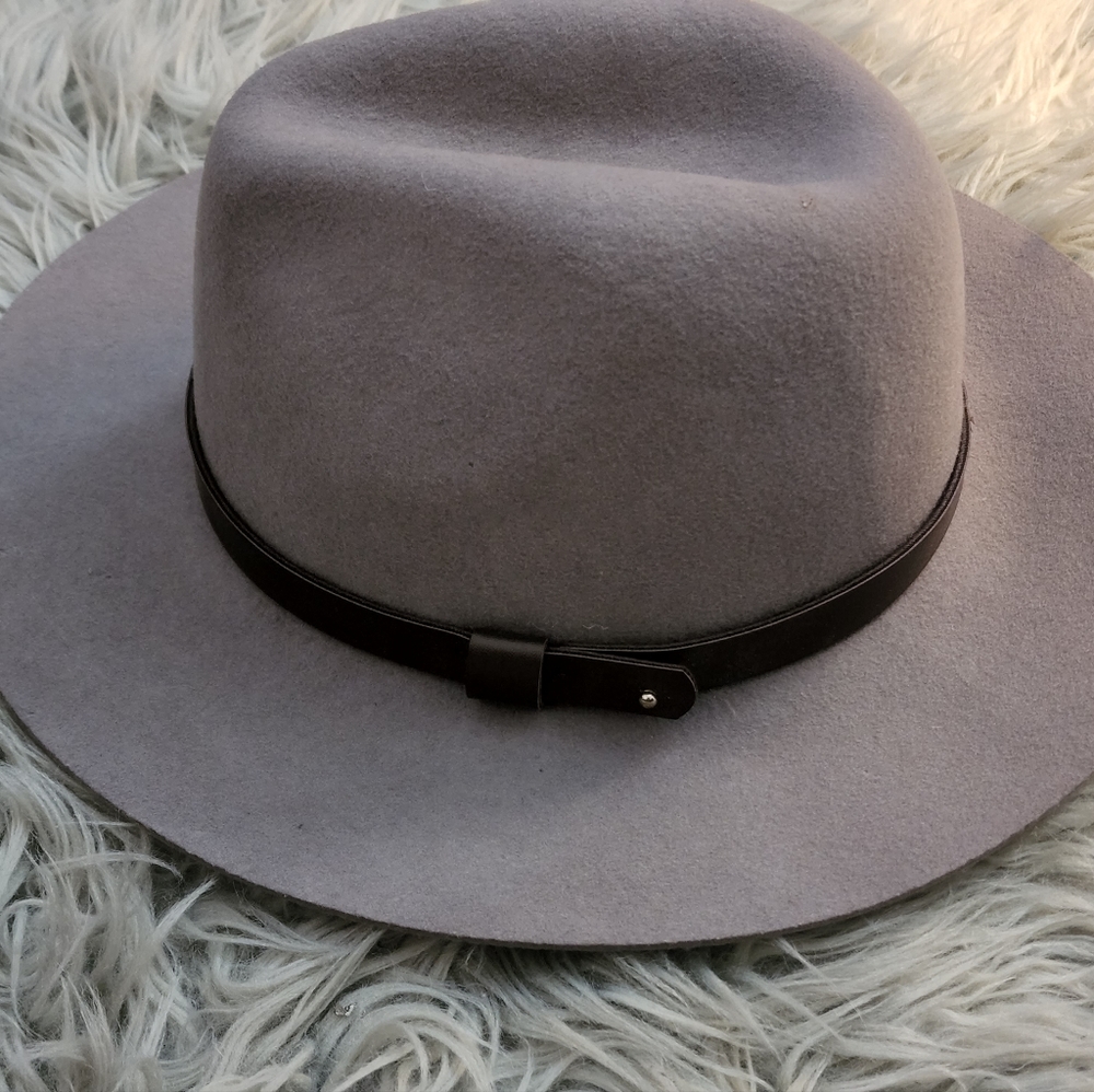 Women's hat in EUC